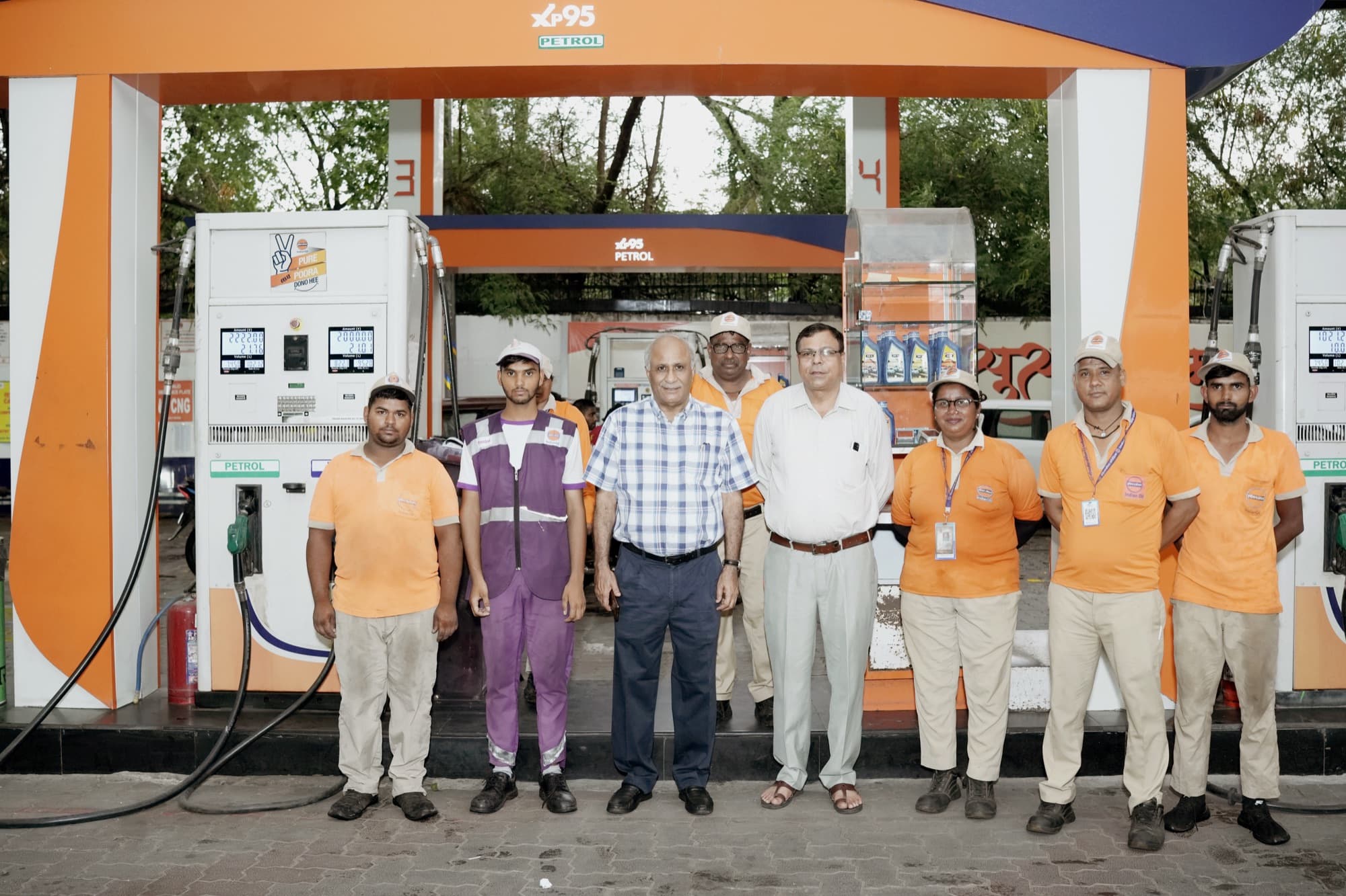 Mr. Umesh Sachdeva reviewing operations with the team at a fuel retail outlet