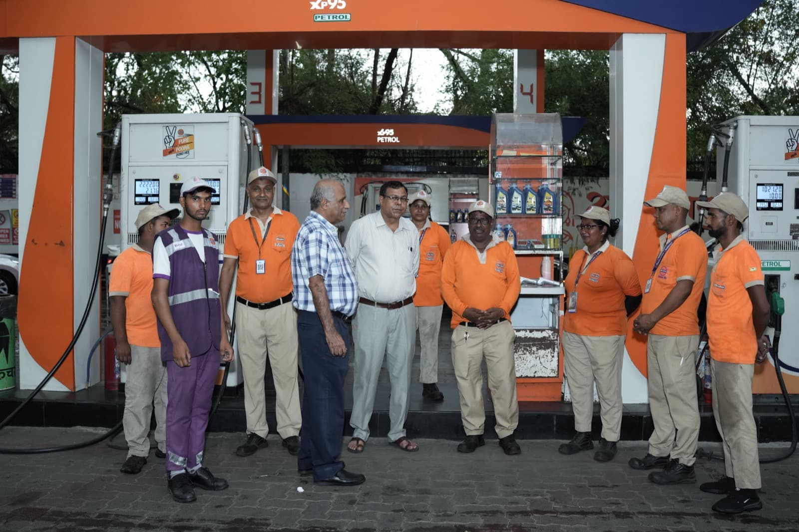Mr. Umesh Sachdeva with the forecourt team at a SURA Group fuel retail outlet